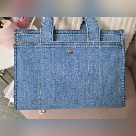 ❌SOLD❌Coach Denim Cargo Tote MEDIUM - Picture 2 of 9